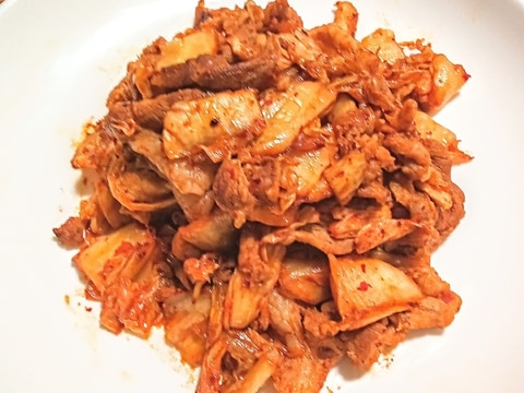 今日は、豚バラ肉とキムチのみ♬簡単!!豚キムチ